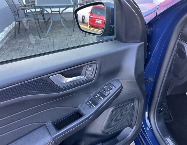 Ford Kuga SUV / Terénní 2,5 l 165 kw