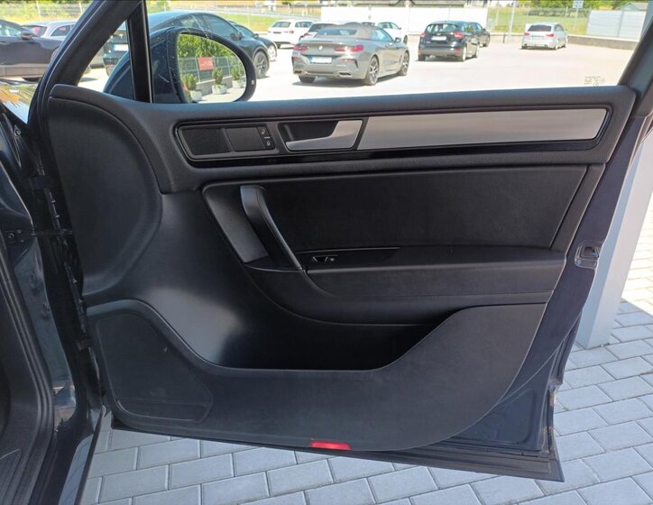 Volkswagen Touareg SUV / Terénní 3,0 l 176 kw