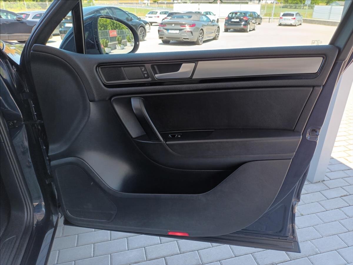 Volkswagen Touareg SUV / Terénní 3,0 l 176 kw