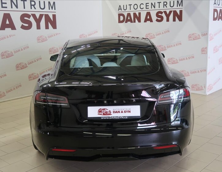 Tesla Model S Hatchback 0,0 493 kw