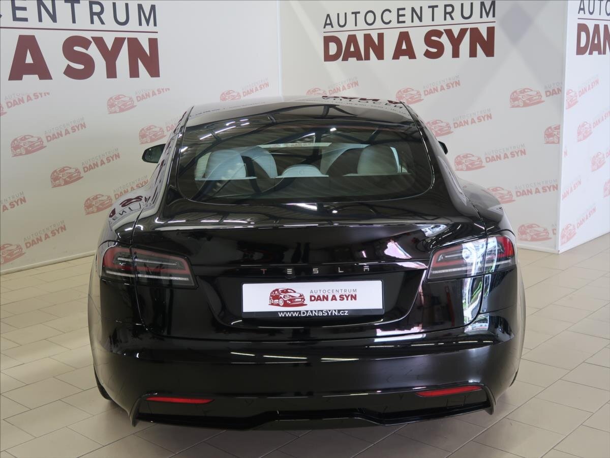 Tesla Model S Hatchback 0,0 493 kw