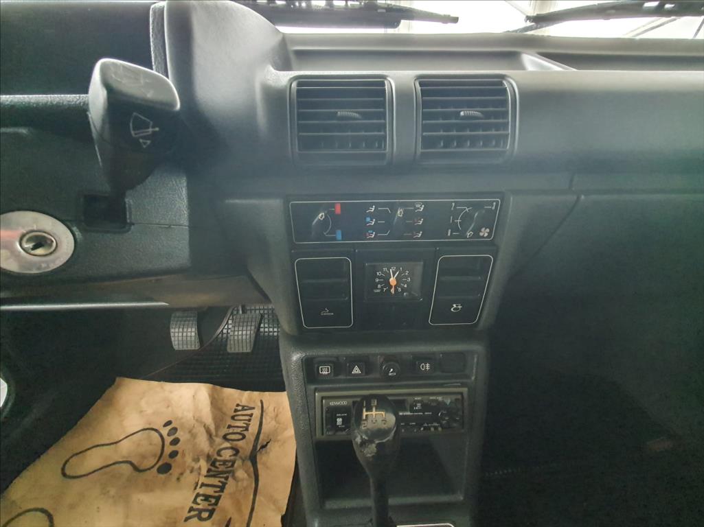 Peugeot 305