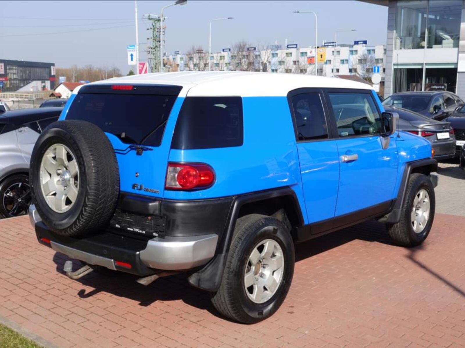 Toyota FJ 4
