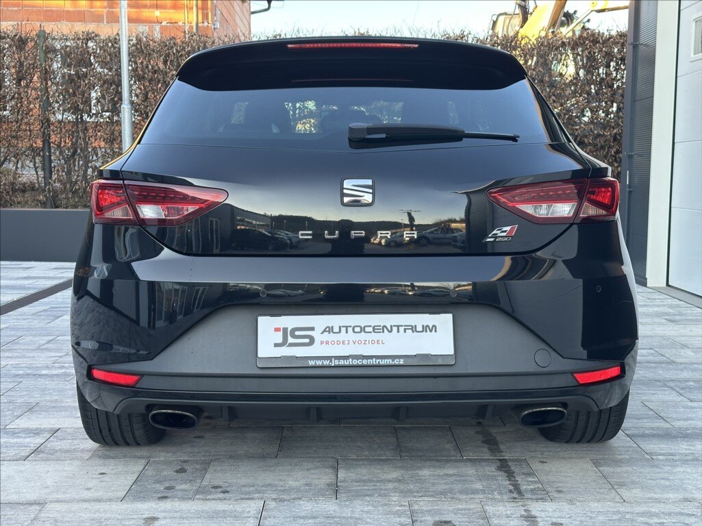 Seat Leon Hatchback 2,0 l 213 kw