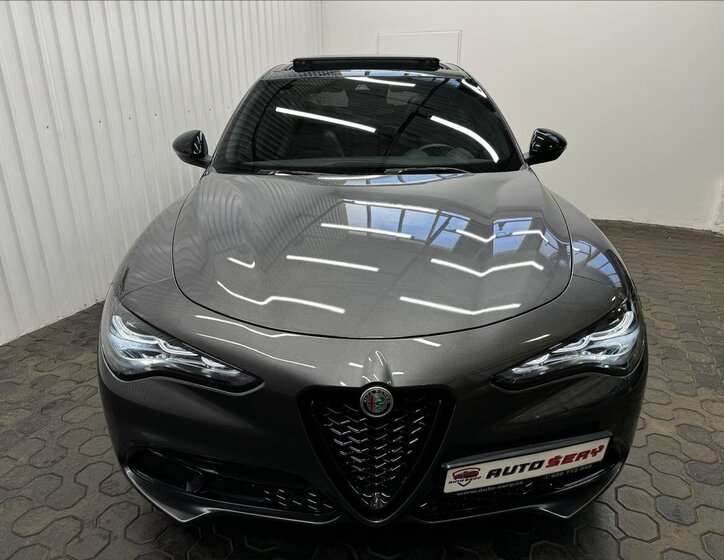 Alfa Romeo Stelvio 13