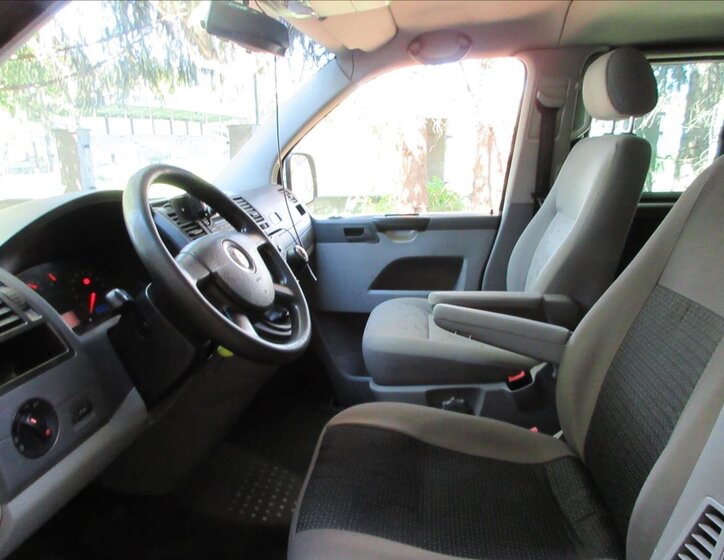 Volkswagen Caravelle Kombi 2,5 l 128 kw