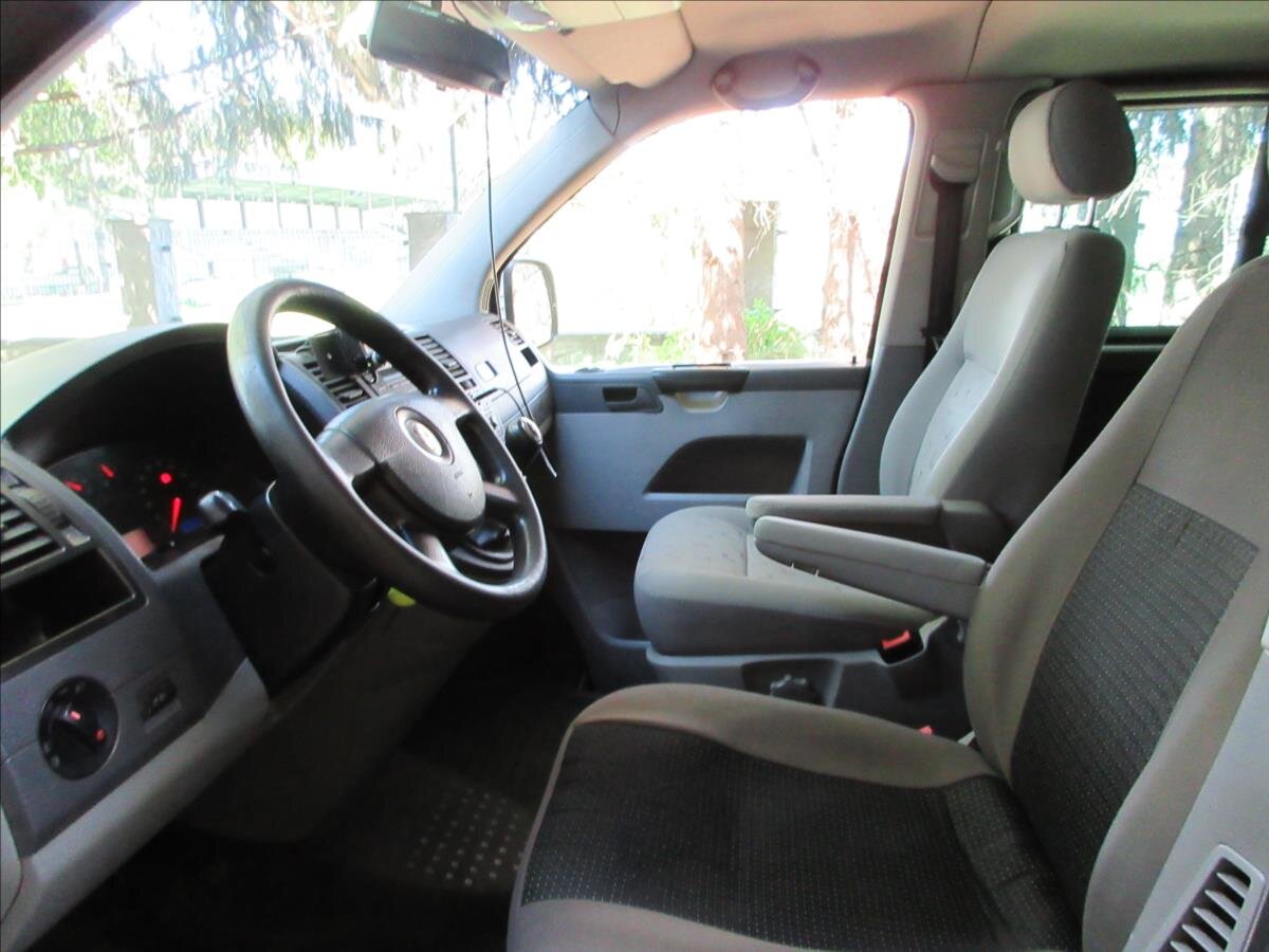 Volkswagen Caravelle Kombi 2,5 l 128 kw