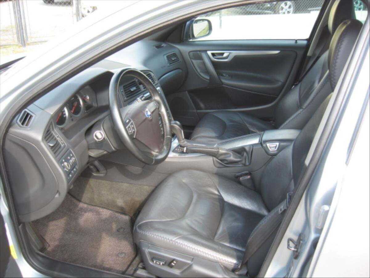 Volvo XC70 Kombi 2,4 l 136 kw