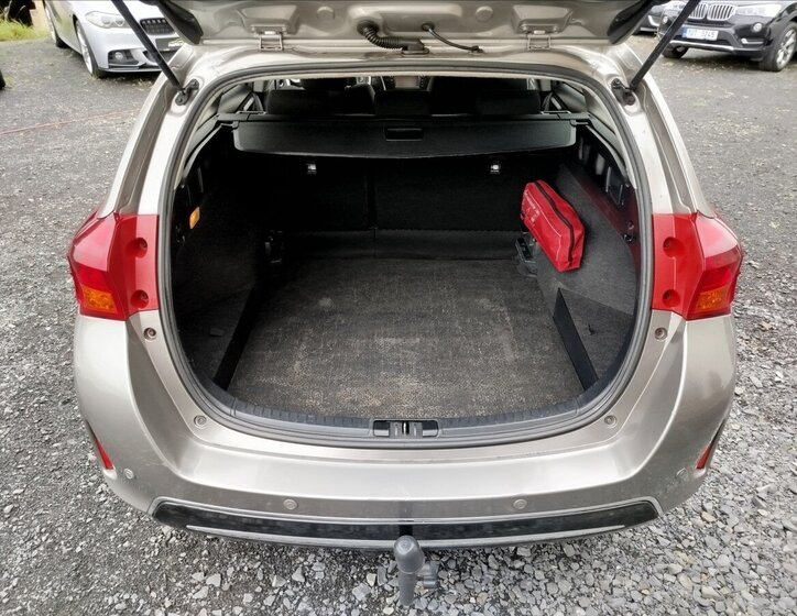 Toyota Auris Kombi 2,0 l 91 kw