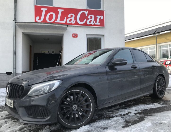 Mercedes-Benz Třídy C Sedan 3,0 l 245 kw