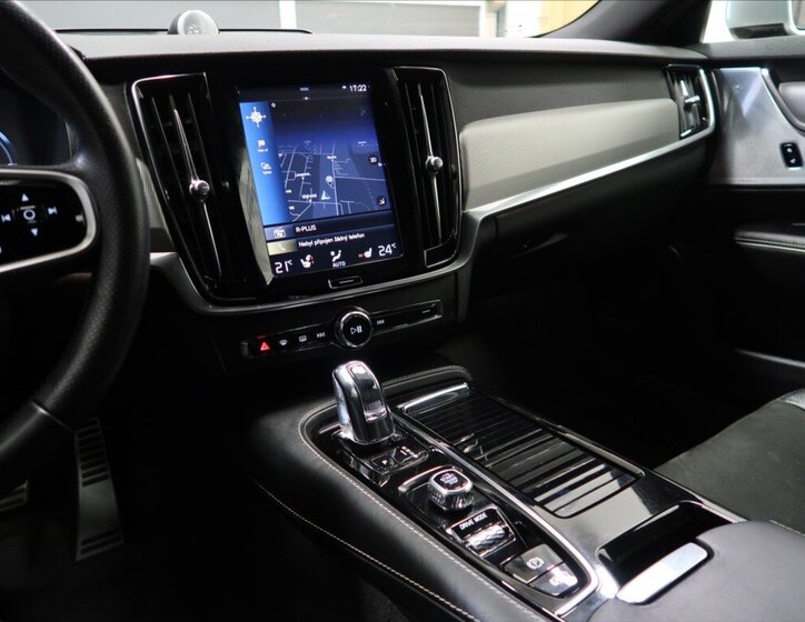 Volvo S90 Sedan / Limuzína 2,0 l 235 kw