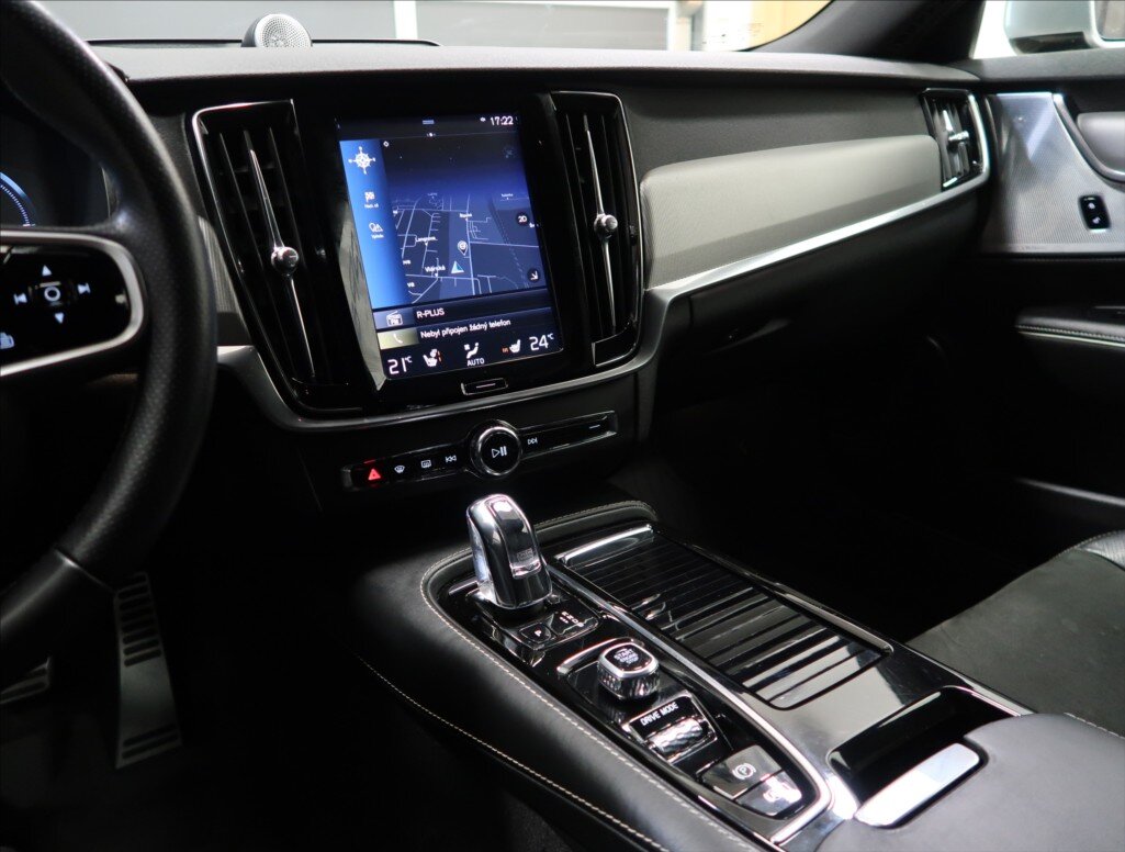 Volvo S90 Sedan / Limuzína 2,0 l 235 kw