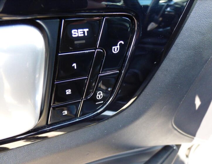 Porsche Cayenne SUV 2,9 l 324 kw