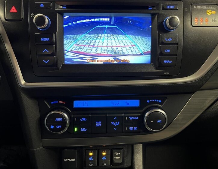 Toyota Auris Kombi 1,6 l 97 kw