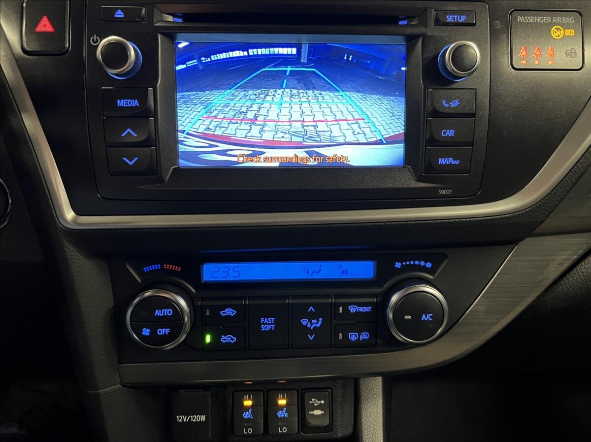 Toyota Auris Kombi 1,6 l 97 kw