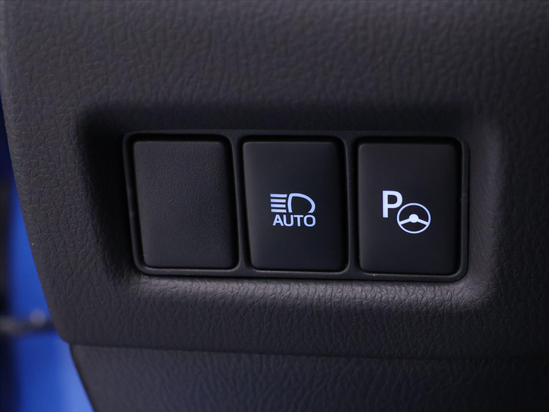 Toyota C-HR SUV 1,8 l 72 kw