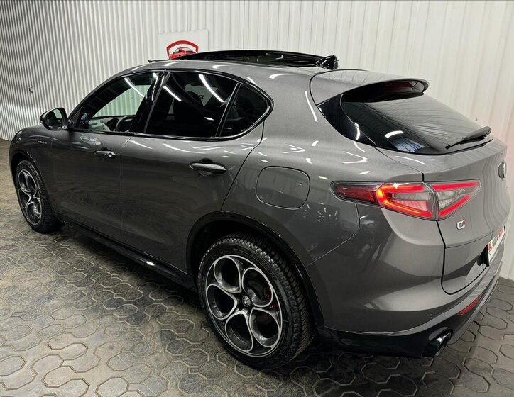 Alfa Romeo Stelvio 6