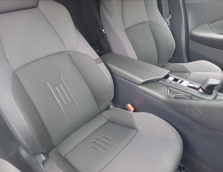 Toyota C-HR SUV 1,8 l 103 kw