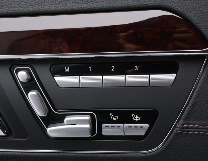 Mercedes-Benz Třídy S Sedan / Limuzína 4,7 l 320 kw