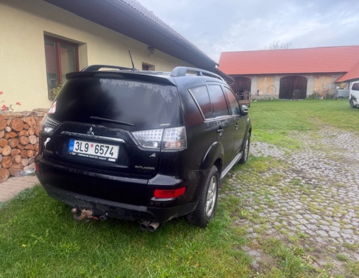 Mitsubishi Outlander 1