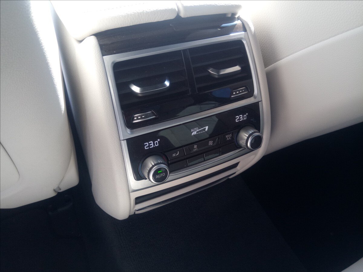 BMW Řada 7 Sedan / Limuzína 3,0 l 235 kw