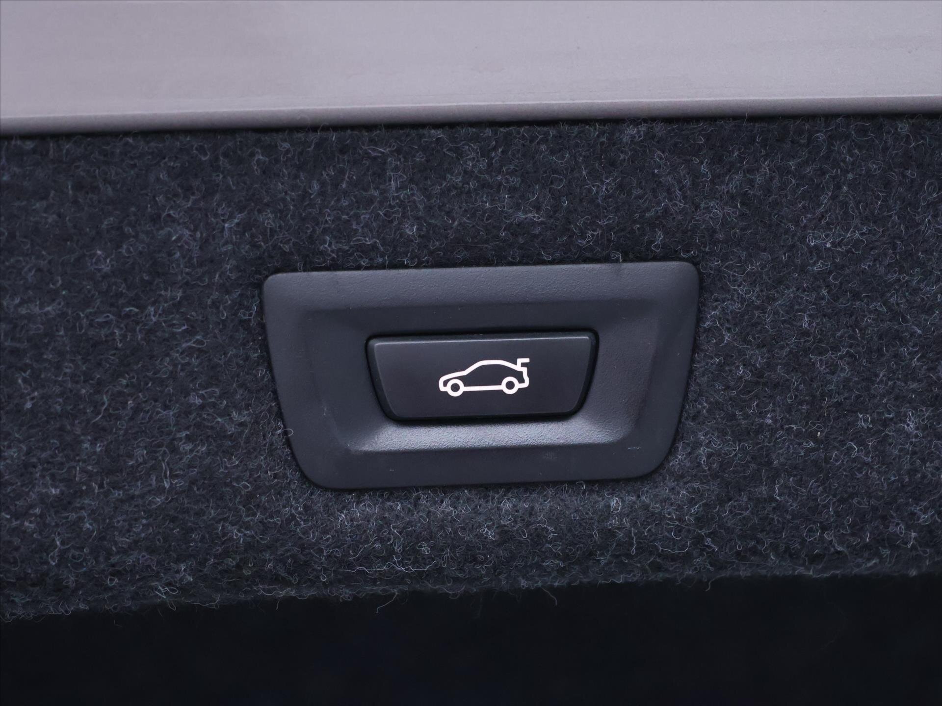 BMW Řada 5 Sedan / Limuzína 2,0 l 140 kw