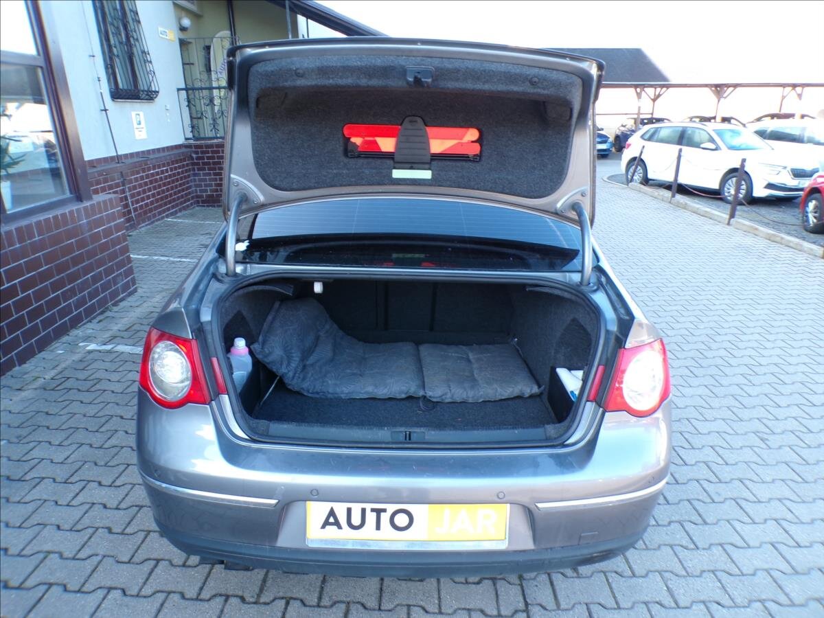 Volkswagen Passat Sedan / Limuzína 2,0 l 103 kw