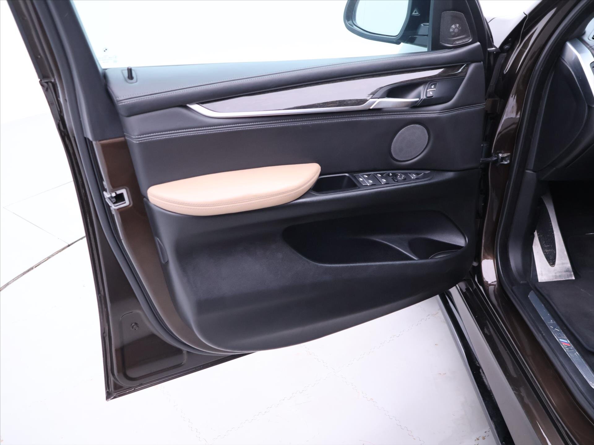 BMW X5 SUV / Terénní 4,4 l 423 kw