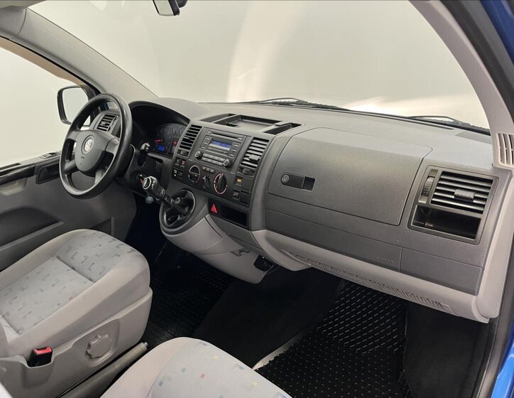 Volkswagen Caravelle 17