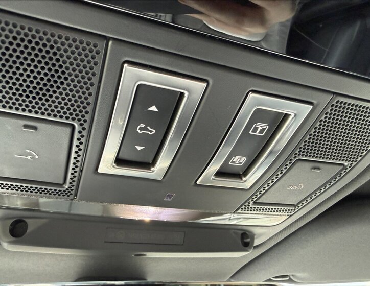 Land Rover Defender SUV / Terénní 3,0 l 221 kw