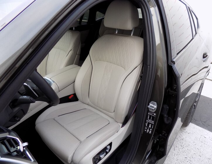 BMW X6 SUV 3,0 l 210 kw