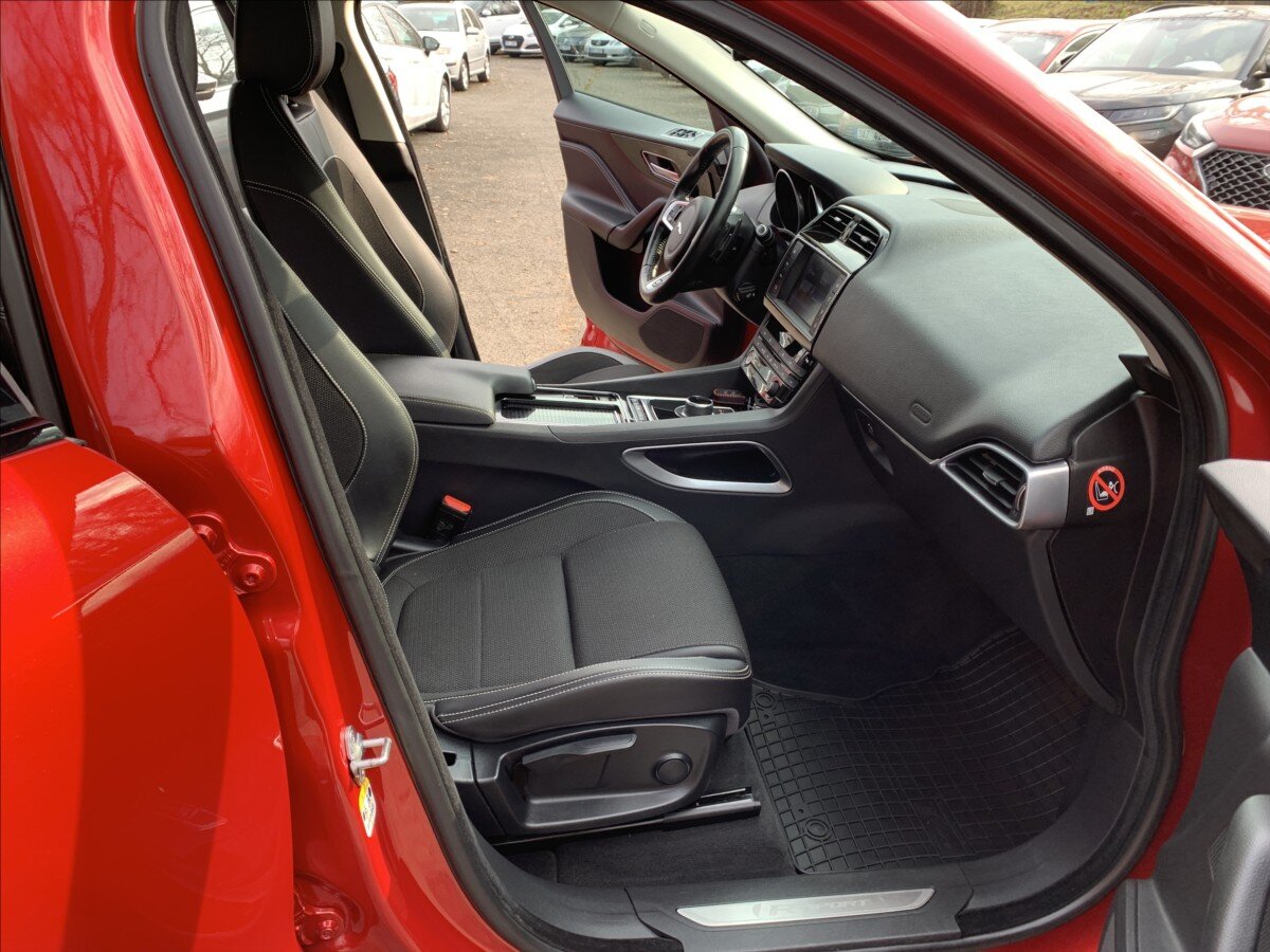 Jaguar F-Pace SUV / Terénní 2,0 l 132 kw