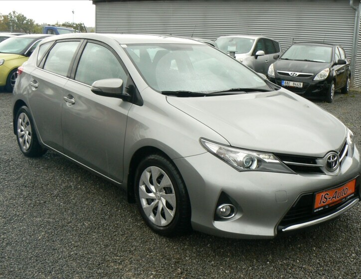 Toyota Auris 2