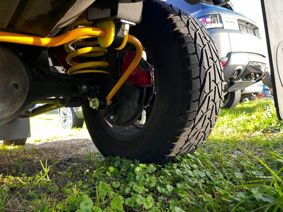 Land Rover Defender SUV / Terénní 2,2 l 90 kw