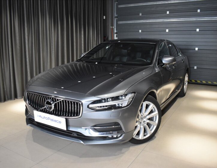 Volvo S90 Sedan / Limuzína 2,0 l 228 kw
