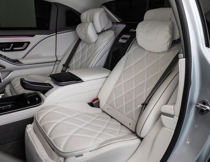 Mercedes-Benz Ostatní Sedan / Limuzína 6,0 l 450 kw