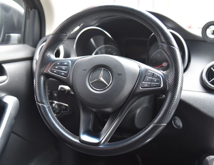 Mercedes-Benz Třídy X 29