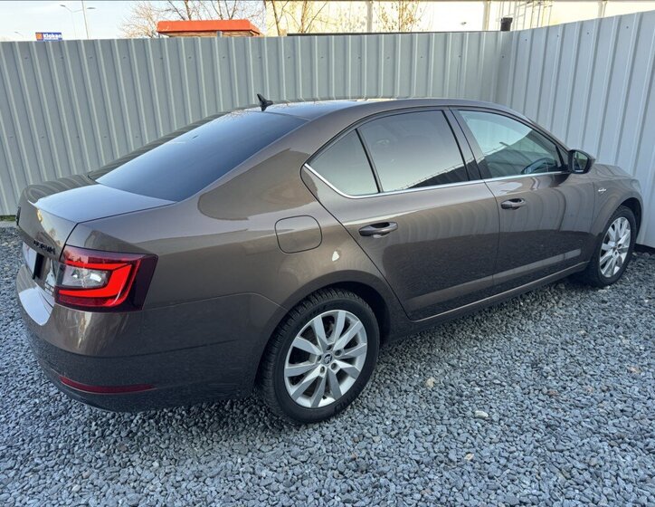 Škoda Octavia Sedan / Limuzína 2,0 l 110 kw