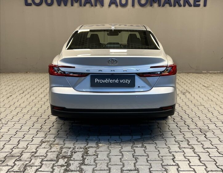 Toyota Camry Sedan / Limuzína 2,5 l 137 kw