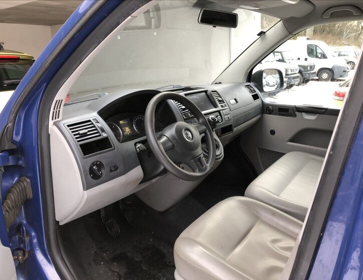 Volkswagen Transporter 9