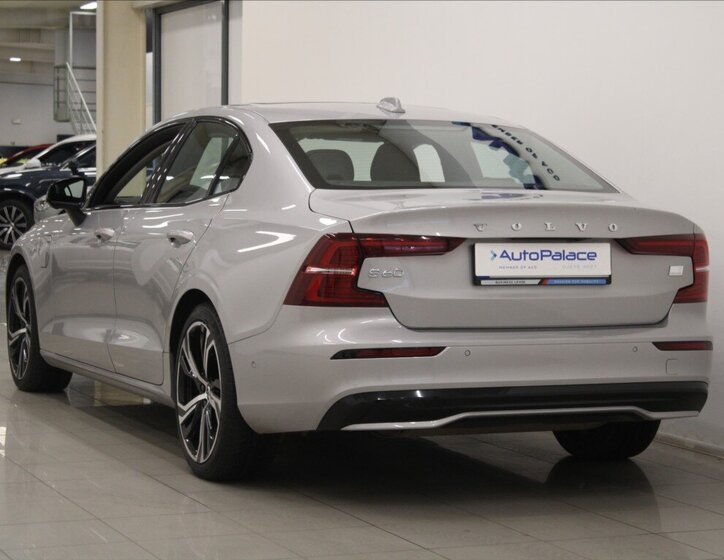 Volvo S60 Sedan / Limuzína 2,0 l 335 kw