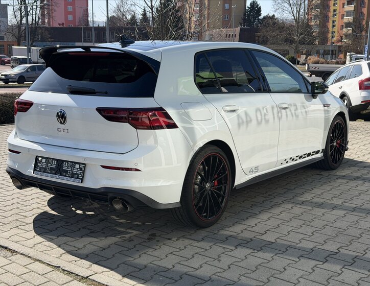 Volkswagen Golf Hatchback 2,0 l 221 kw