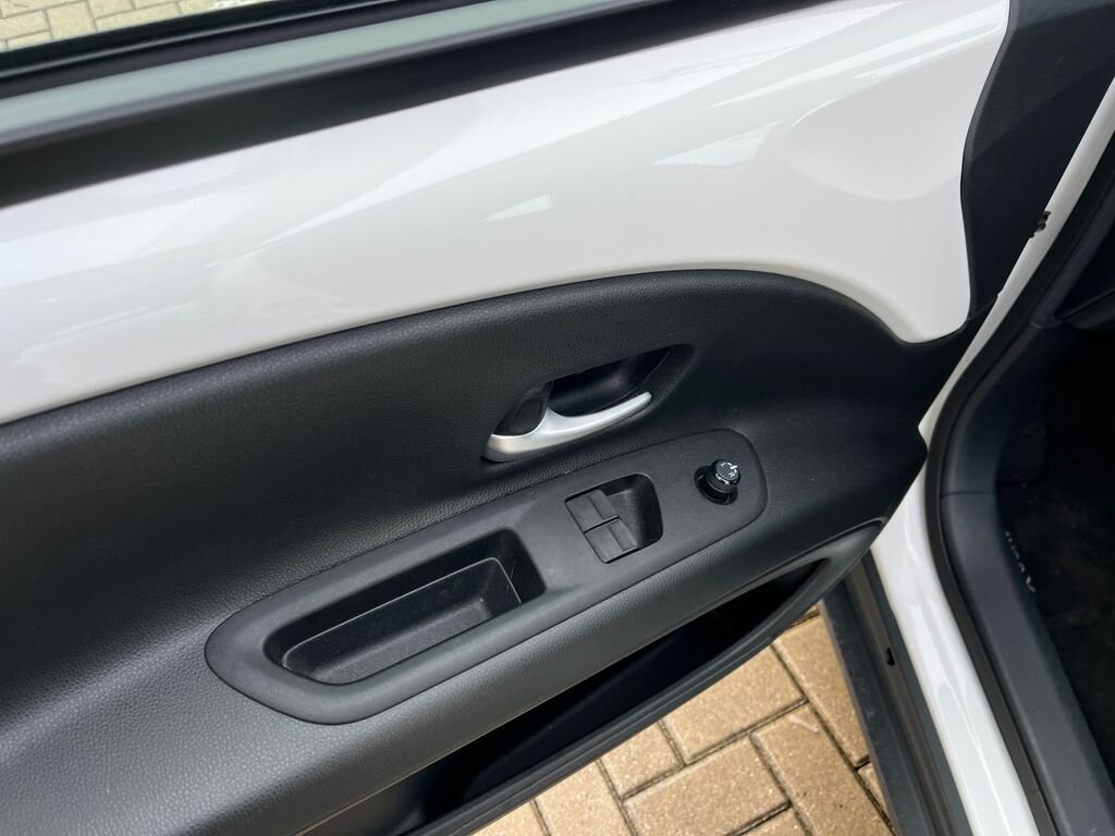 Toyota Aygo Hatchback 998,0 53 kw