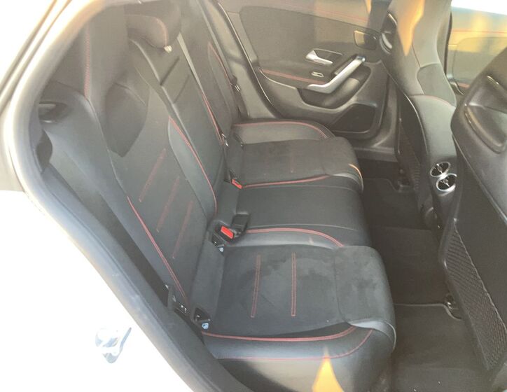 Mercedes-Benz CLA 12