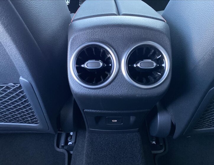 Mercedes-Benz Třídy A Sedan / Limuzína 1,3 l 120 kw