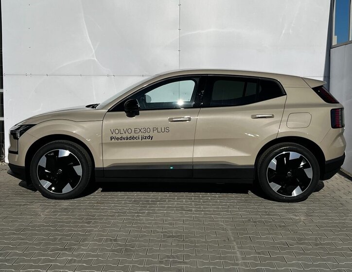 Volvo EX30 SUV / Terénní 69,0 200 kw