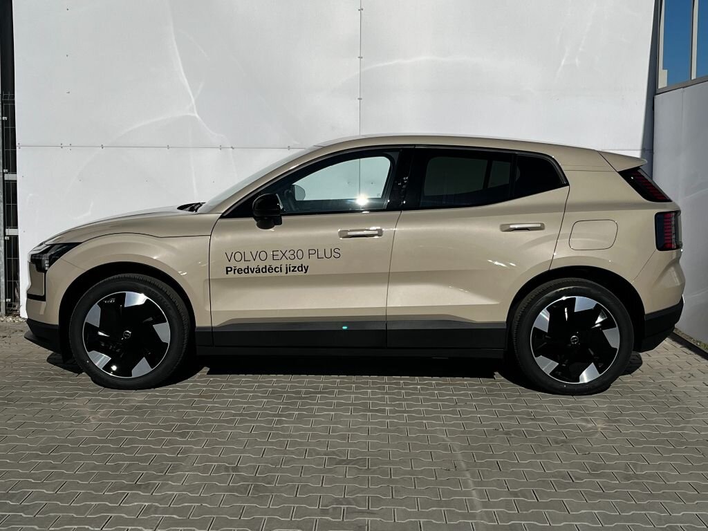 Volvo EX30 SUV / Terénní 69,0 200 kw