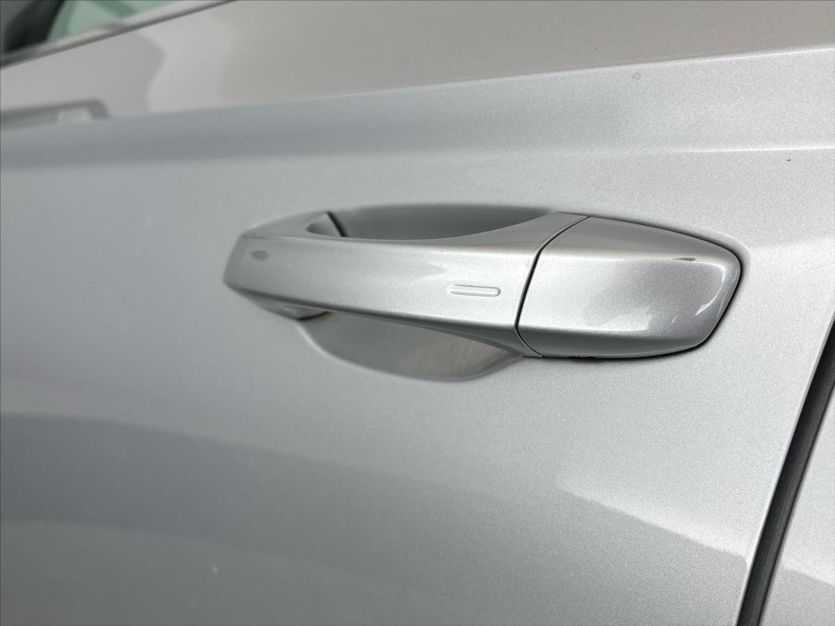 Škoda Karoq SUV / Terénní 1,5 l 110 kw