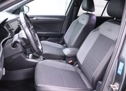 Volkswagen T-Roc 11