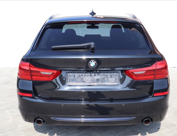 BMW Řada 5 Kombi 3,0 l 195 kw